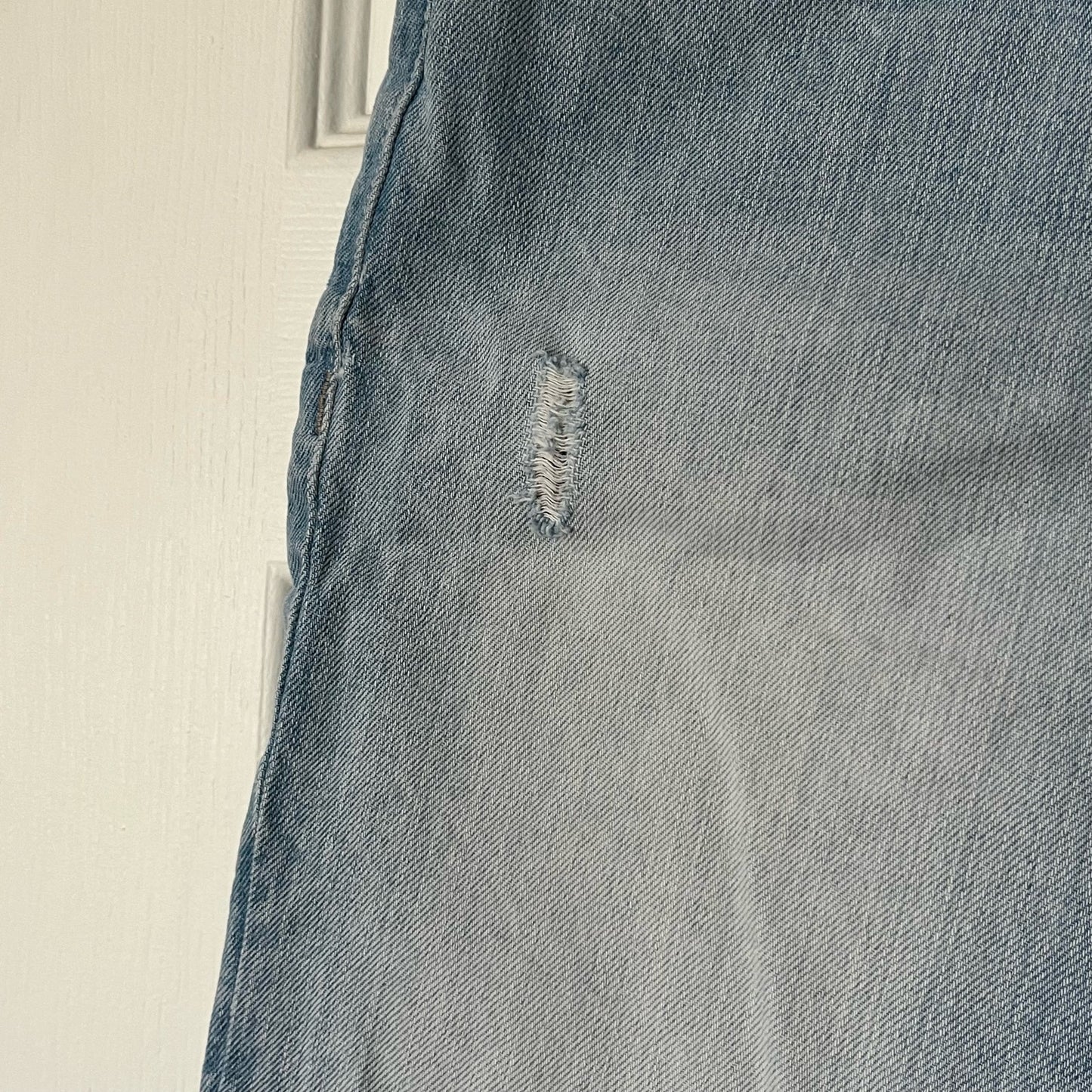 Express Jeans Rocco Slim Fit Cutoffs - Size 31