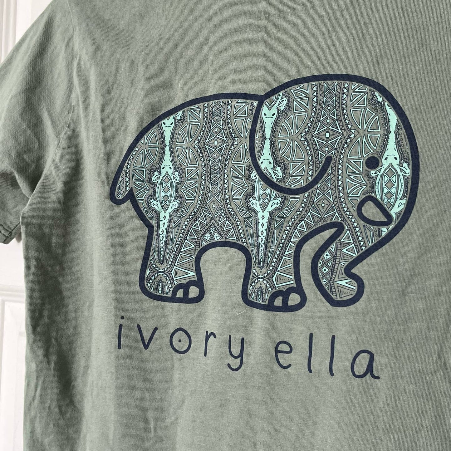 Ivory Ella Graphic Pocket Tee - Size XS