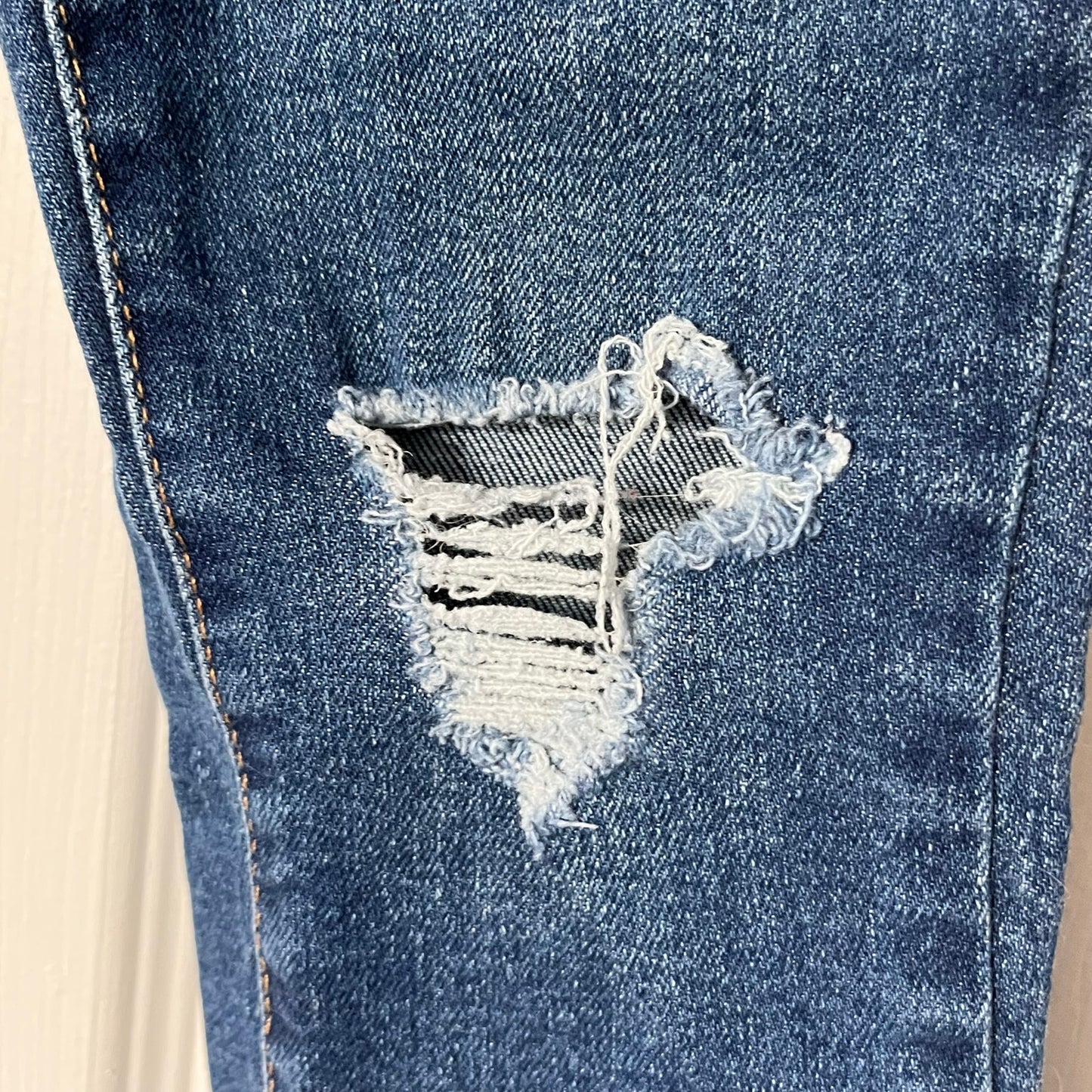 Levi's Signature Distressed High Waist Skinny Jeans - Size 28