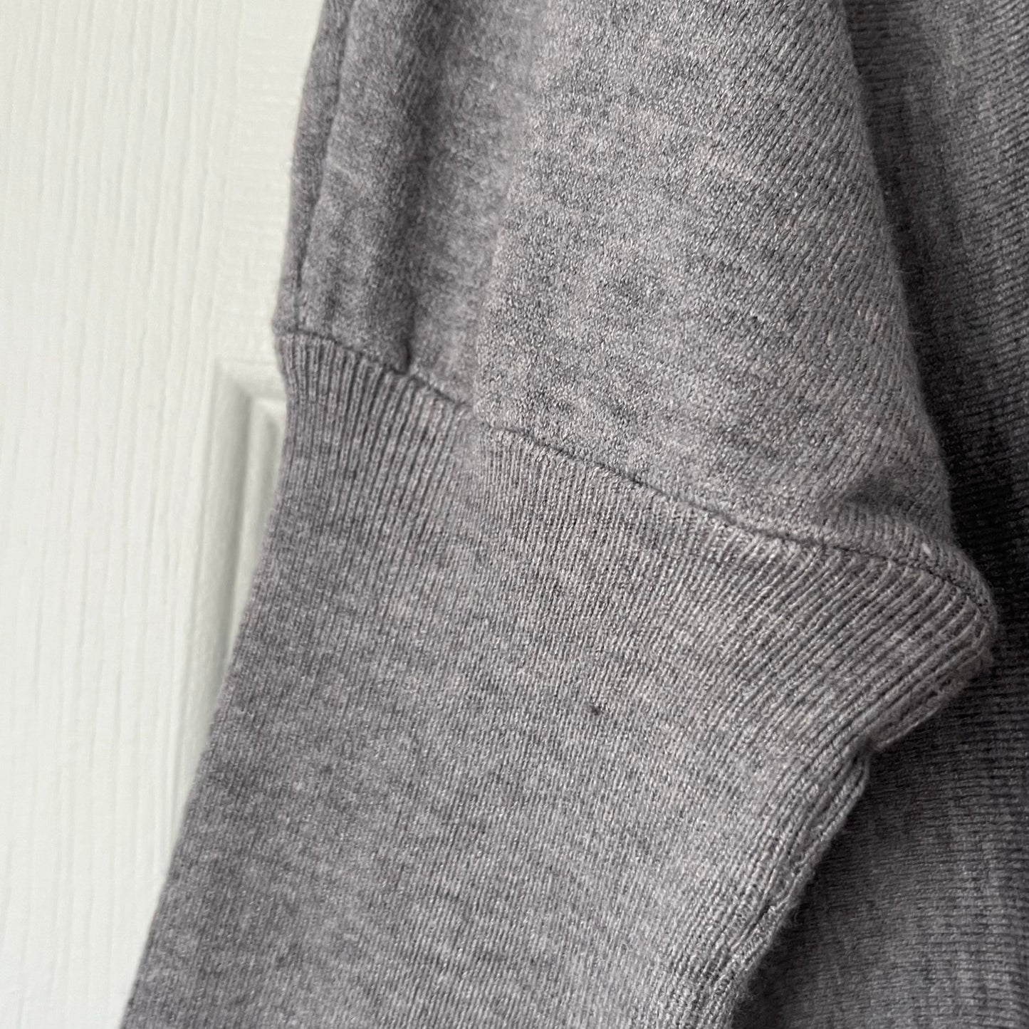 Henly Ribbed-Sleeve Pullover Sweater - Size M-L