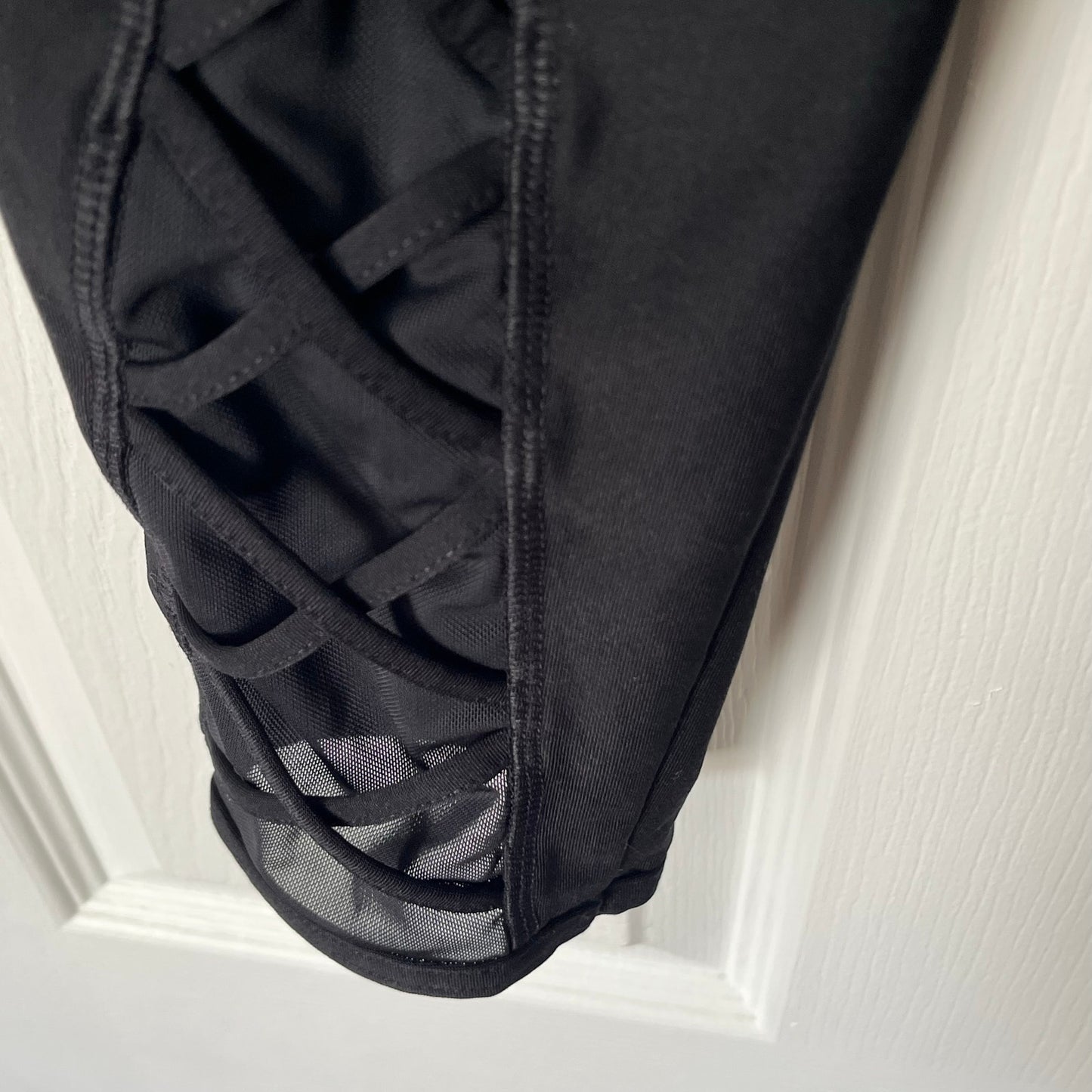 Vogo Athletica Mesh Inset Cropped Leggings - Size S