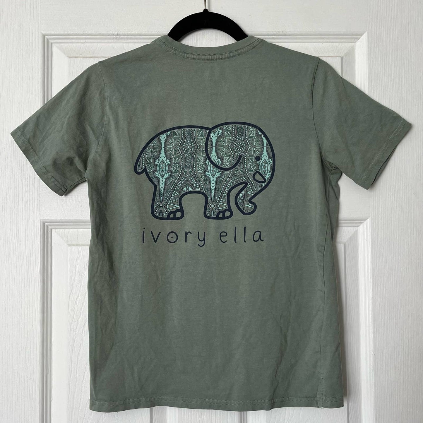 Ivory Ella Graphic Pocket Tee - Size XS