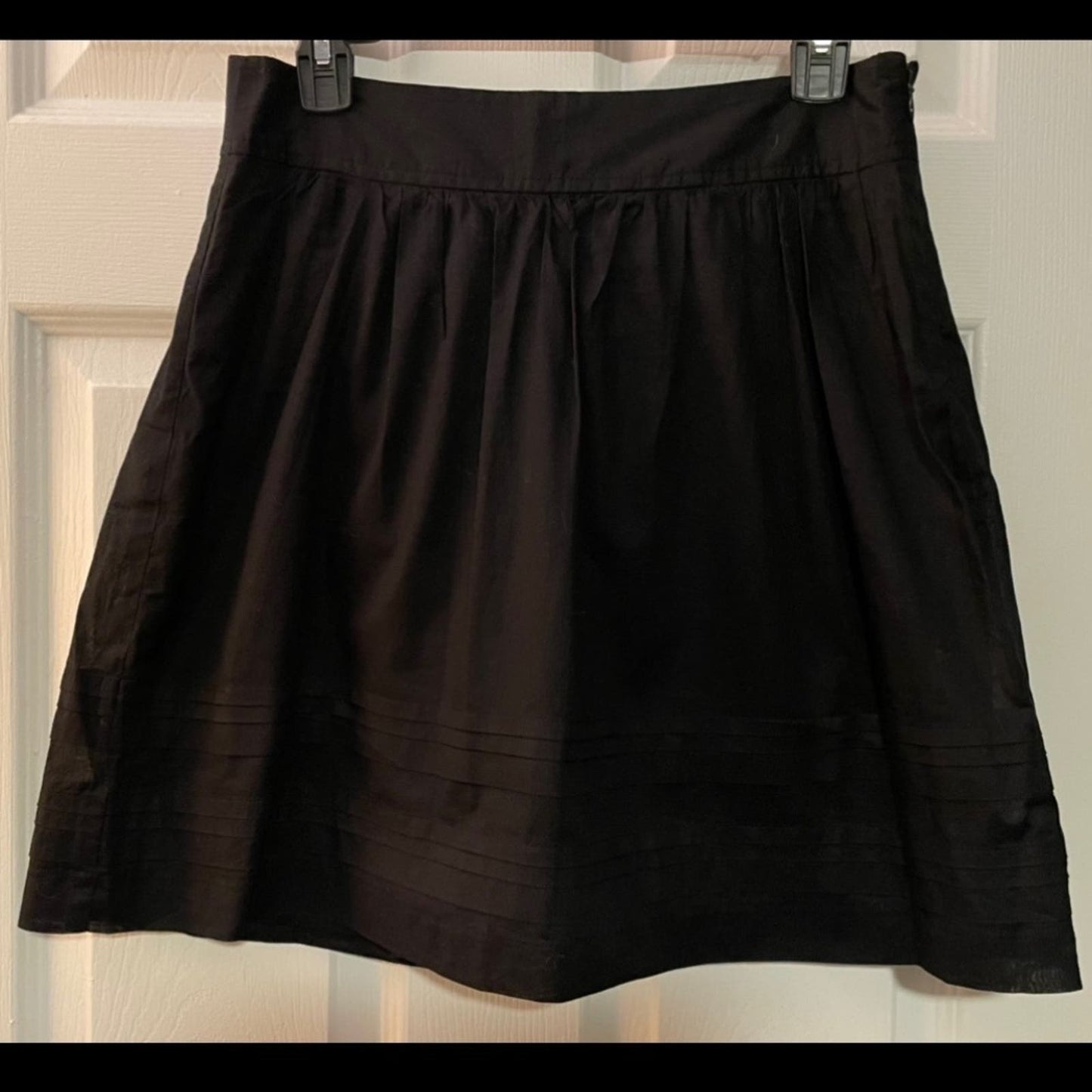 Ann Taylor Loft Black Skirt - Size M (?)