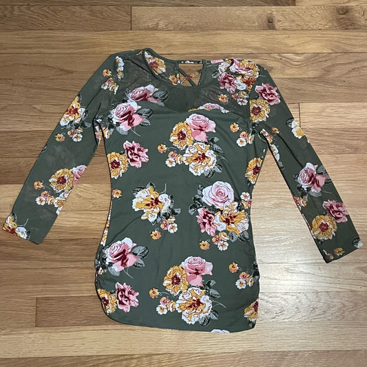 No Boundaries Green Floral 3/4 Sleeve Top - Size XS