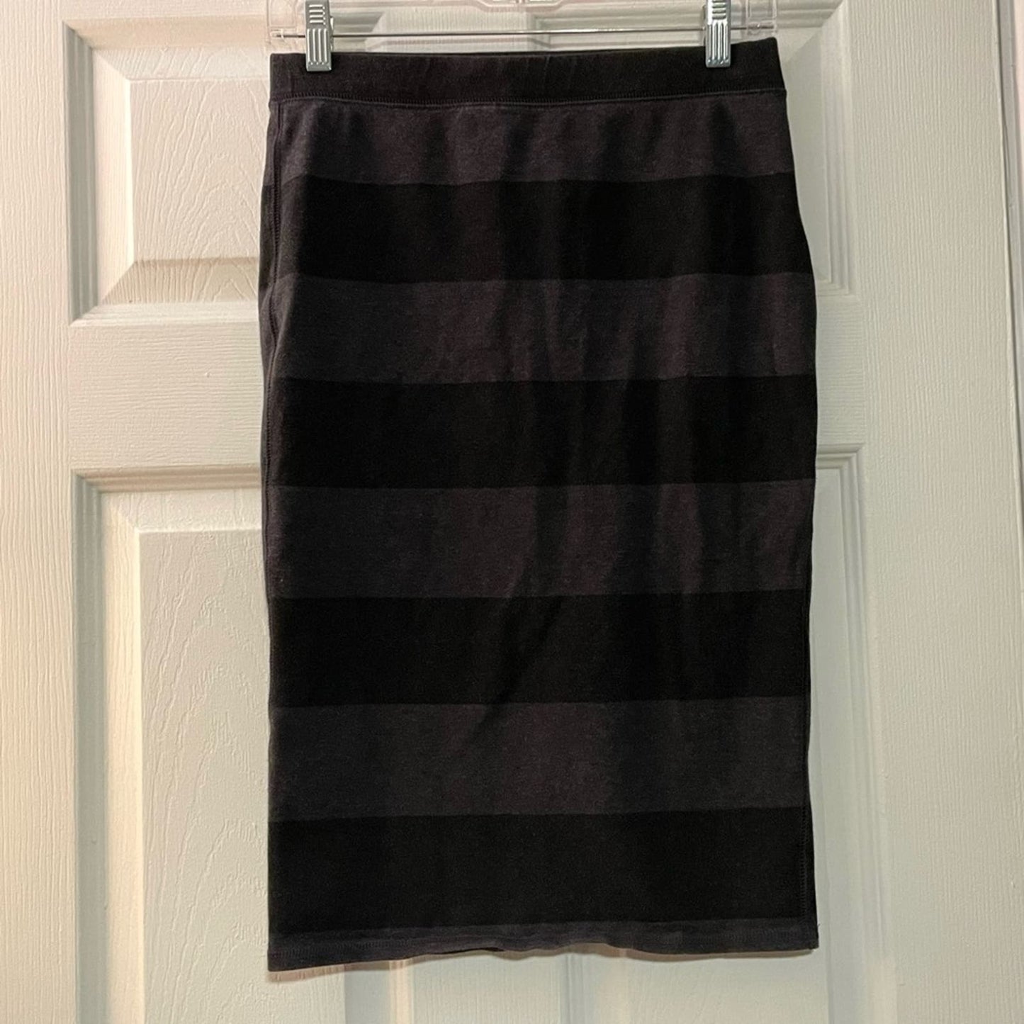 Old Navy Black & Gray Striped Skirt - Size XS