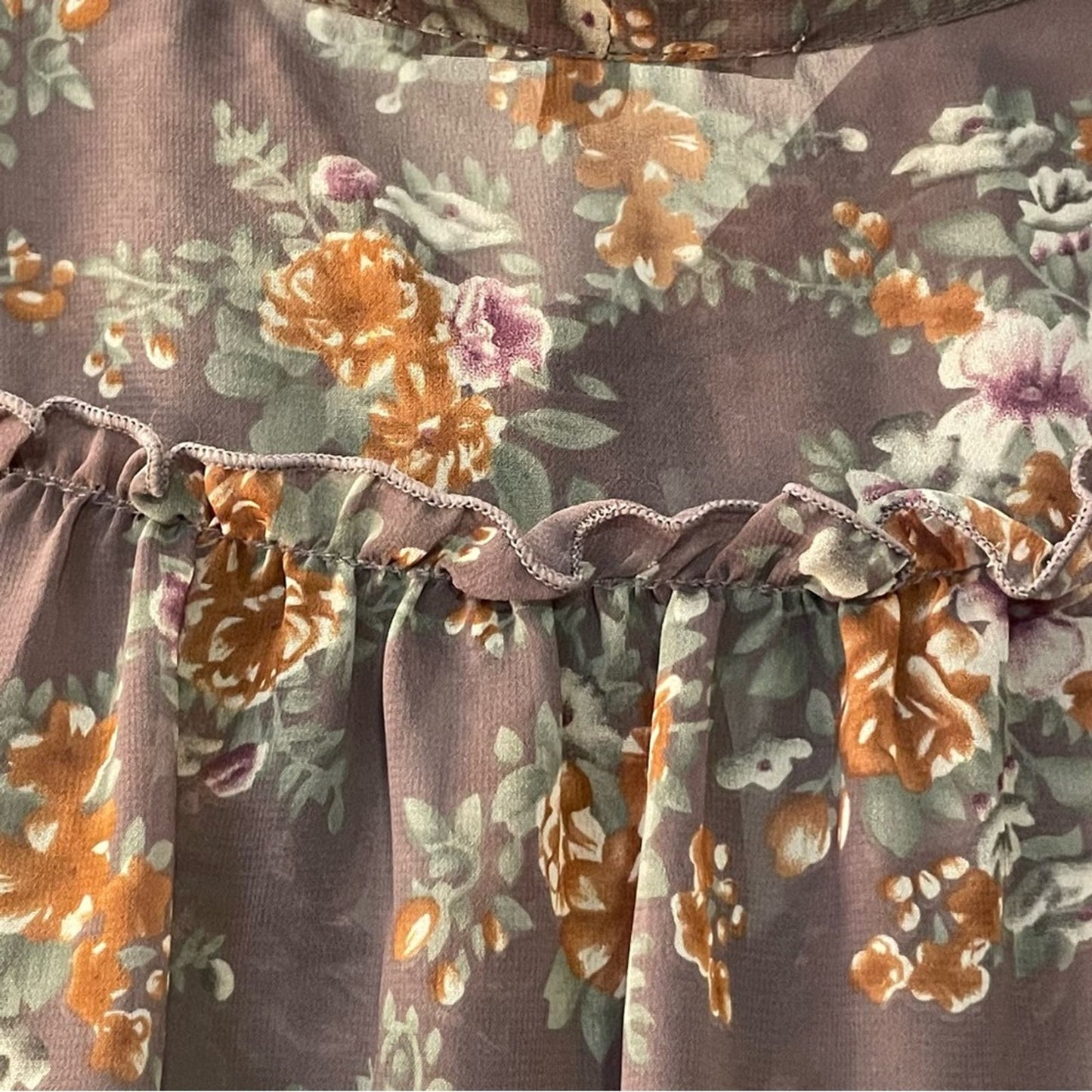 Quintessential Short Sleeve Gray Floral Tie-Neck Blouse - Size M