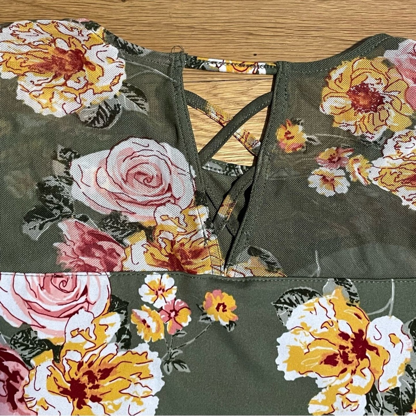No Boundaries Green Floral 3/4 Sleeve Top - Size XS