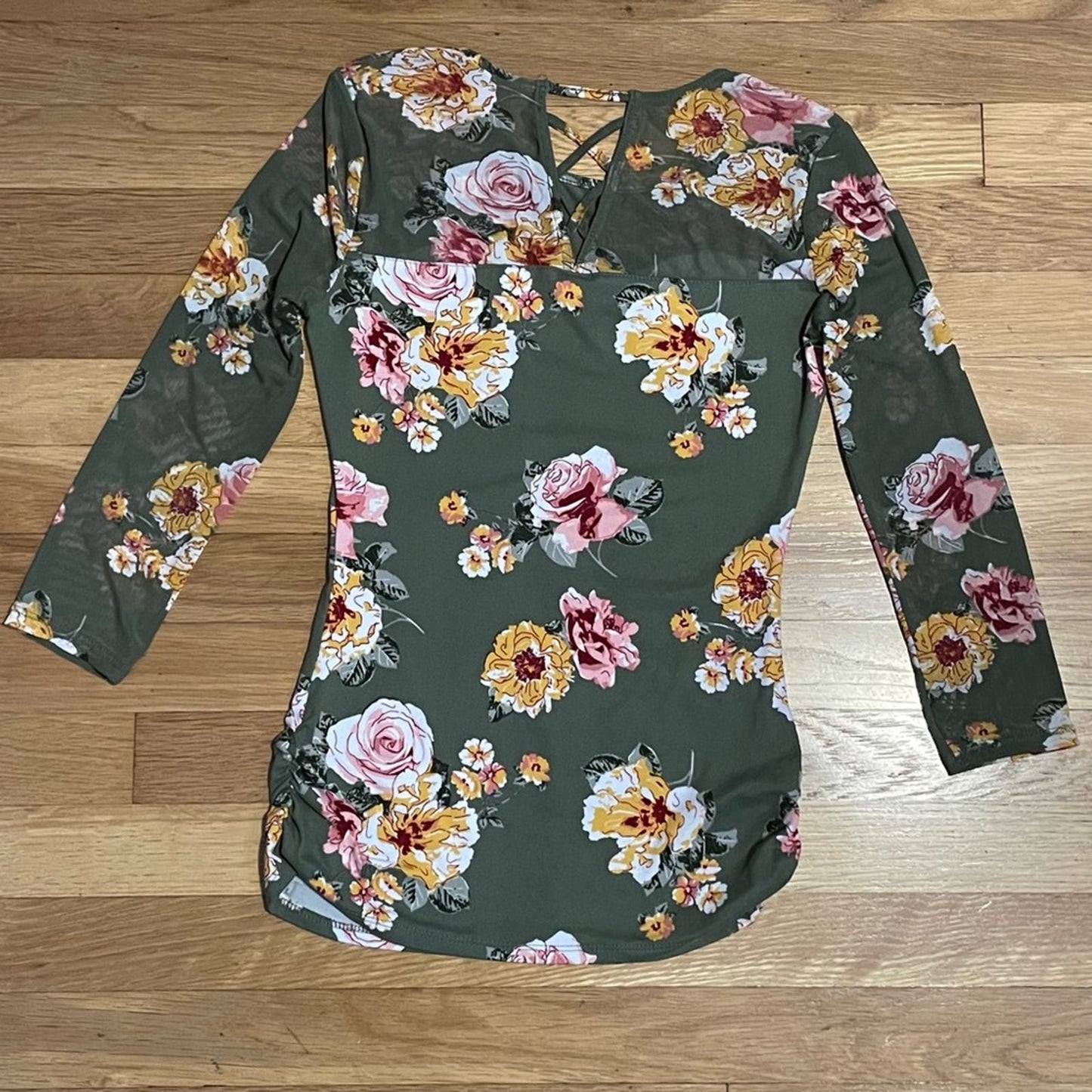No Boundaries Green Floral 3/4 Sleeve Top - Size XS