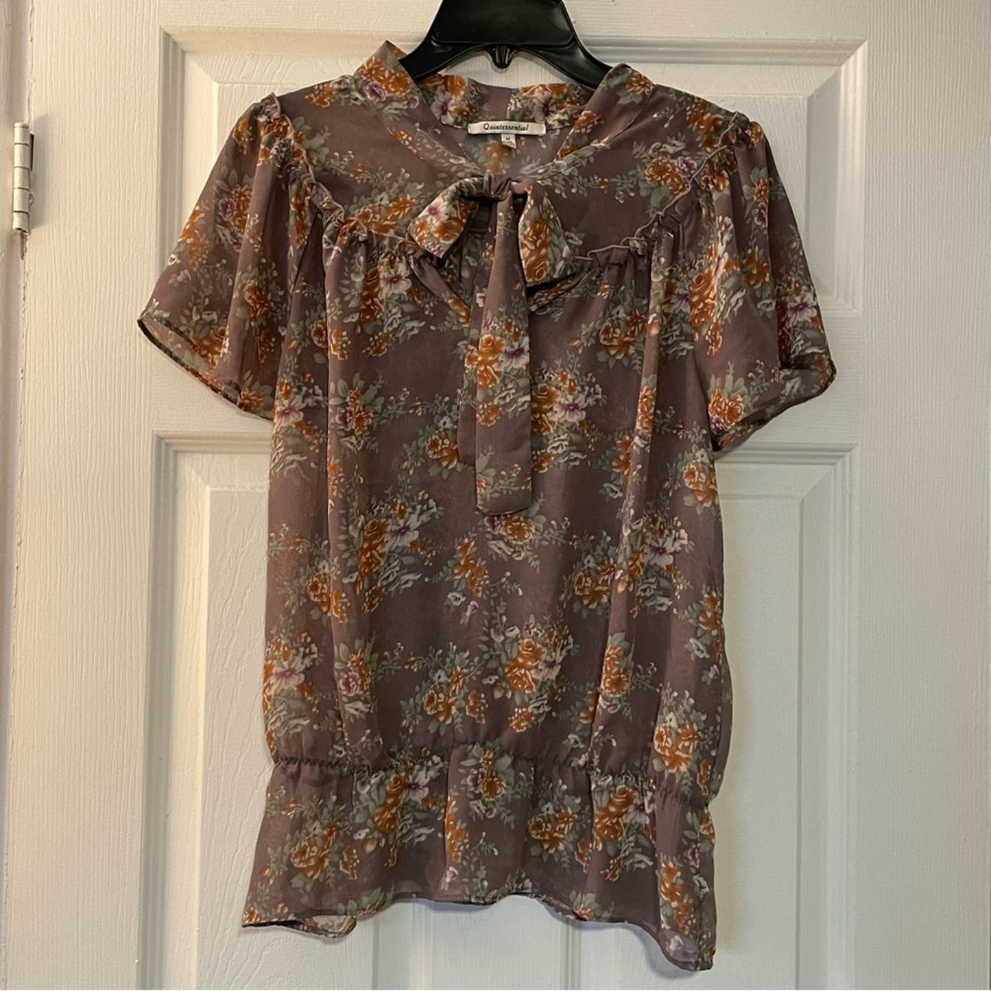 Quintessential Short Sleeve Gray Floral Tie-Neck Blouse - Size M