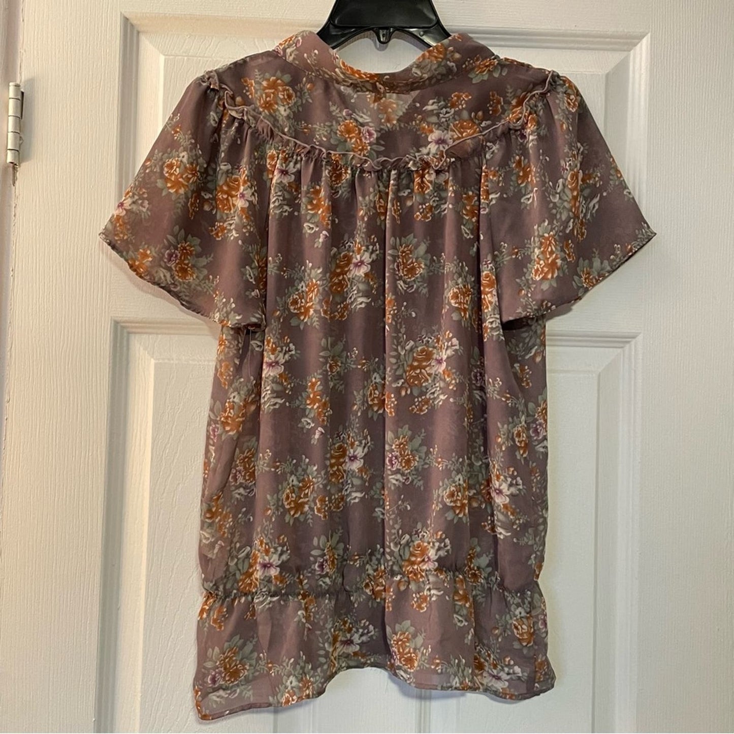 Quintessential Short Sleeve Gray Floral Tie-Neck Blouse - Size M